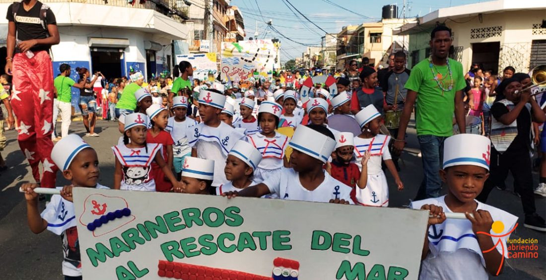 Carnaval de la Fundación Abriendo Camino desfila por calles de Villas Agrícolas