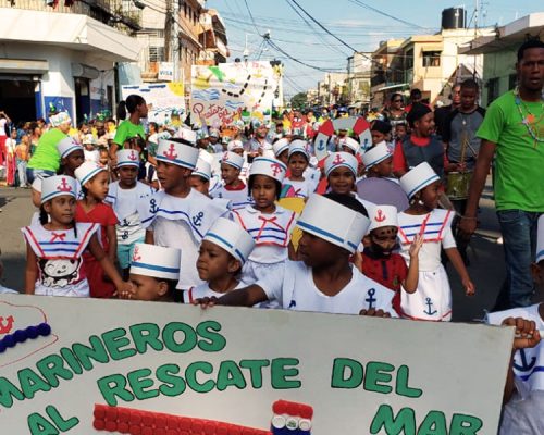 Carnaval de la Fundación Abriendo Camino desfila por calles de Villas Agrícolas